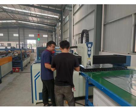 激光自動上料切割機